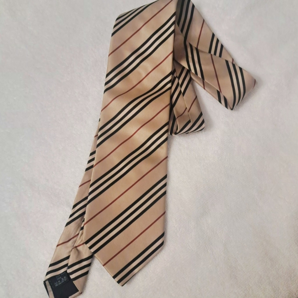 Burberry London 100% Silk Mens Tie - Picture 4 of 10